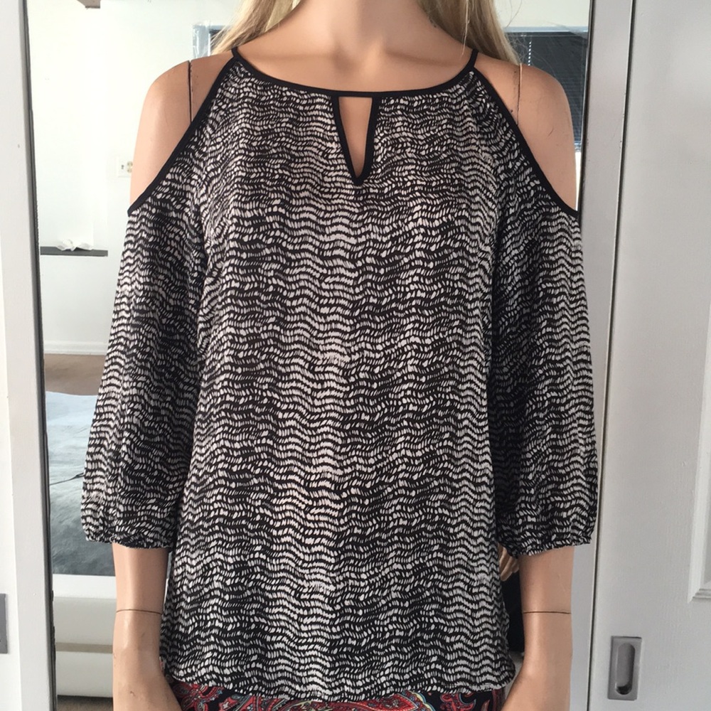 Beautiful Apt9 Blk/Wht Cold Shoulder Silky Blouse
